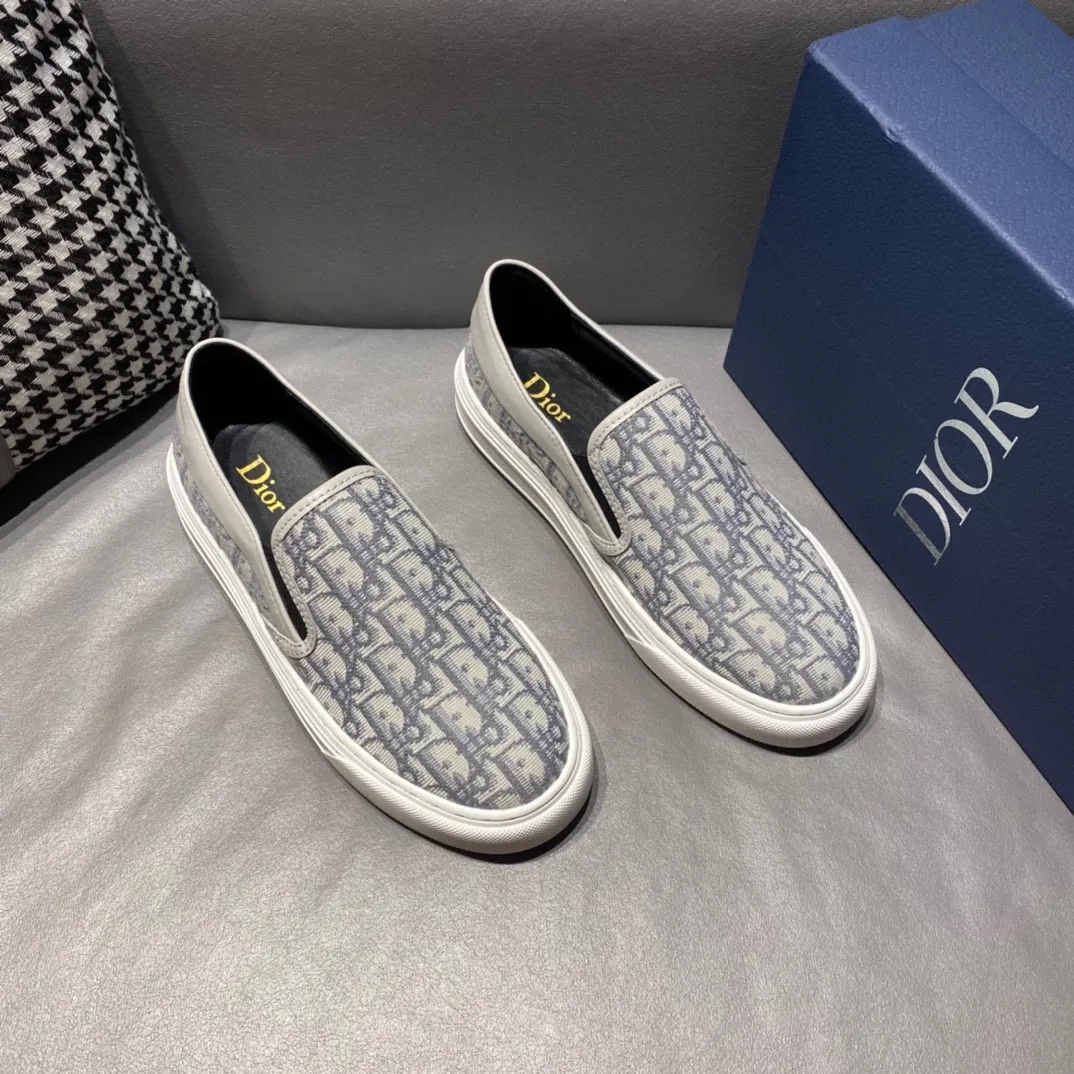Factory price 340, Dior series casual shoes 👟🔥🕷🕷【Dior】Dior New casual men's shoes are launched in Hong Kong counters. Official website 1:1 production. Original Italian materials. Designed by European and American masters. Perfect shape to create counter quality, solid color rubber wear-resistant outsole and classic dazzling head! Super versatile and very comfortable. High-end without losing taste, fashionable and novel! ! Absolute focus! Code number: 38-45